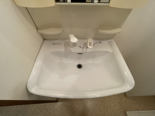 洗面設備　ゆったりとスペースのある洗面所