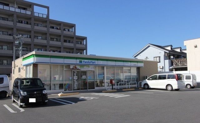 コンビニ　ファミリーマート日進浅田町店（コンビニ）まで55m