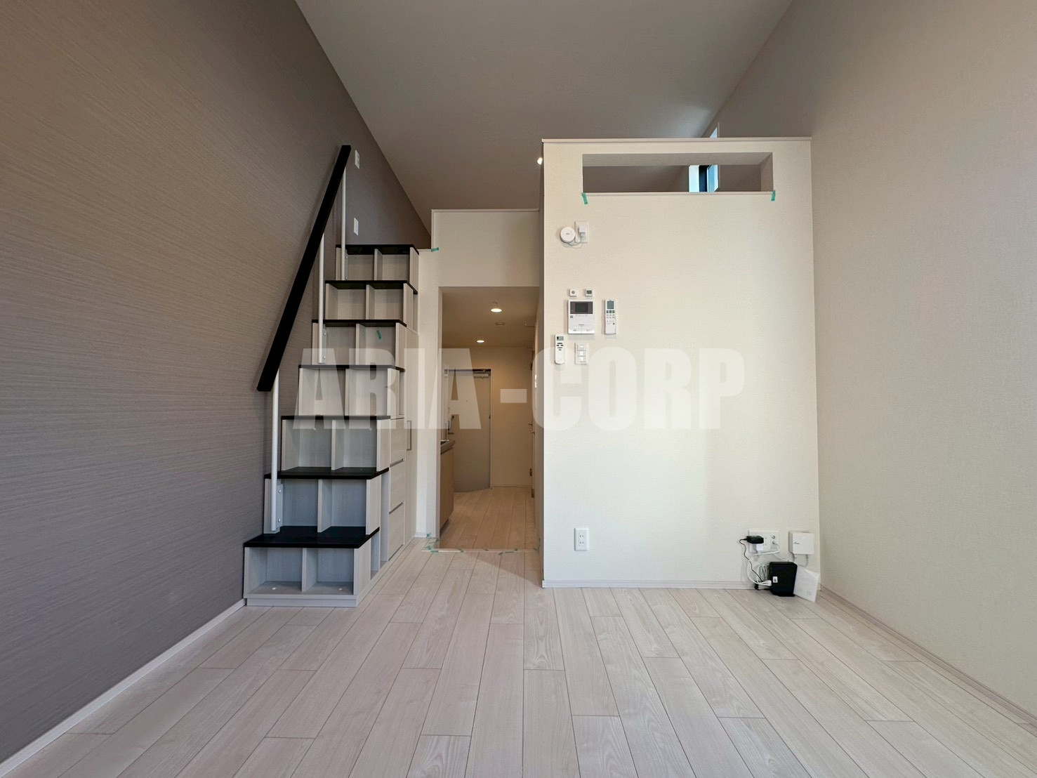 居室・リビング　天井高設計でロフト付◎お二人でのご入居可能です♪