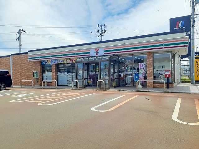コンビニ　セブンイレブン窪田店（コンビニ）まで850m
