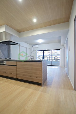 居室・リビング　こちらの居間で趣味の時間をお楽しみください