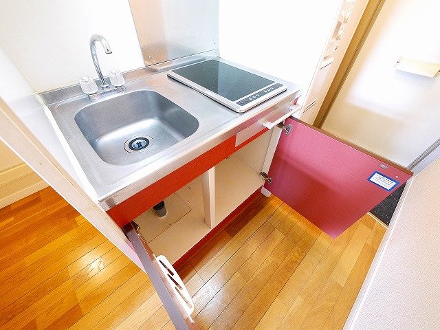 キッチン　コンパクトなキッチンで掃除もラクラク