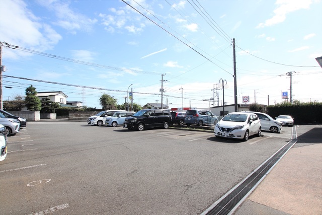 駐車場　敷地内駐車場（有料・要空き確認）