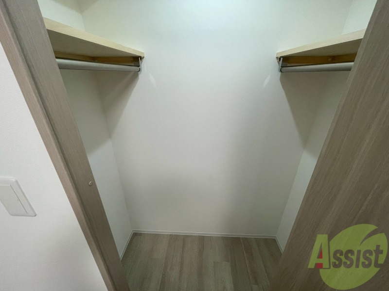 収納　クローゼットは奥行きもあり、荷物が多い方でも安心です。