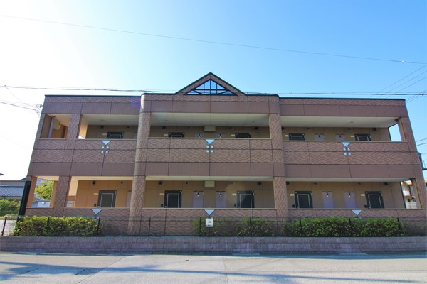 建物外観　２階建てマンション