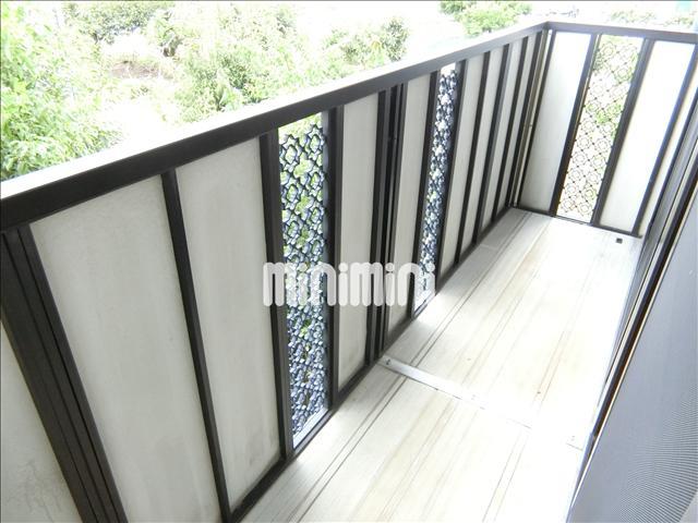 バルコニー　日当たりがよいので洗濯物がよく乾きそうです