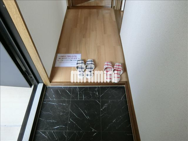 玄関　下駄箱を置くスペースのある玄関です