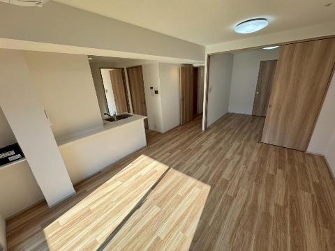 居室・リビング　室内