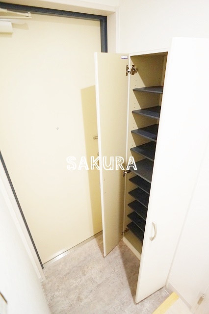 玄関　収納豊富なシューズボックスです♪