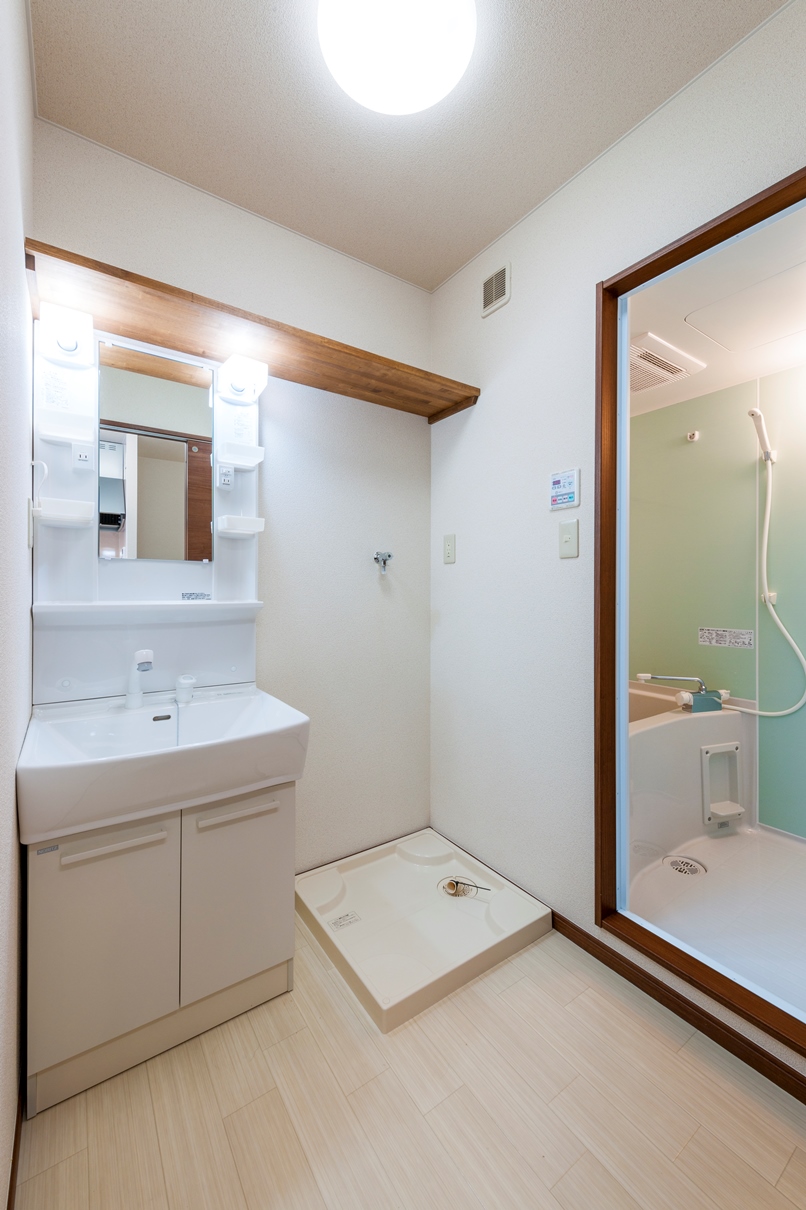 洗面設備　学生様人気の高い独立洗面台！朝の準備はここでパパっと！