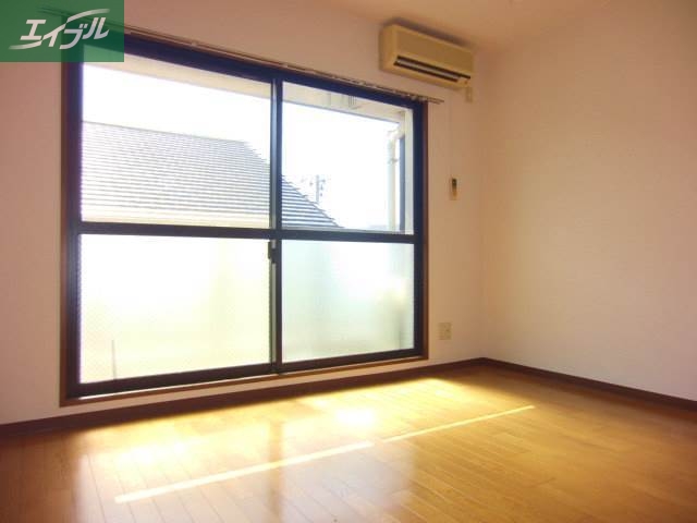 居室・リビング　同物件、別部屋の写真です