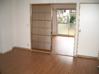 居室・リビング　シックな色合　静かな書斎に如何ですか！