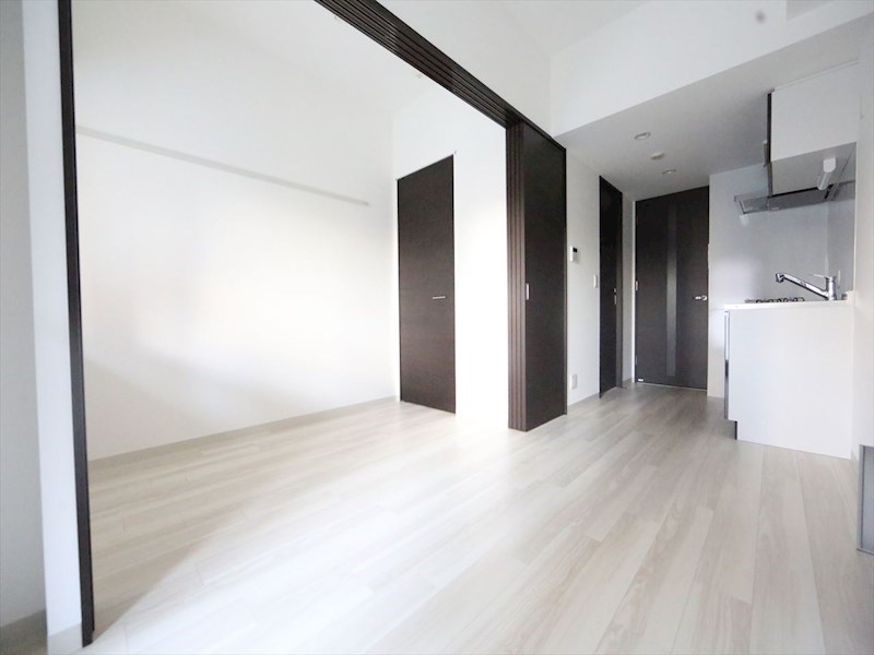 居室・リビング　ＤＫ6.5帖　洋室2.5帖　つなげても仕切っても使えます