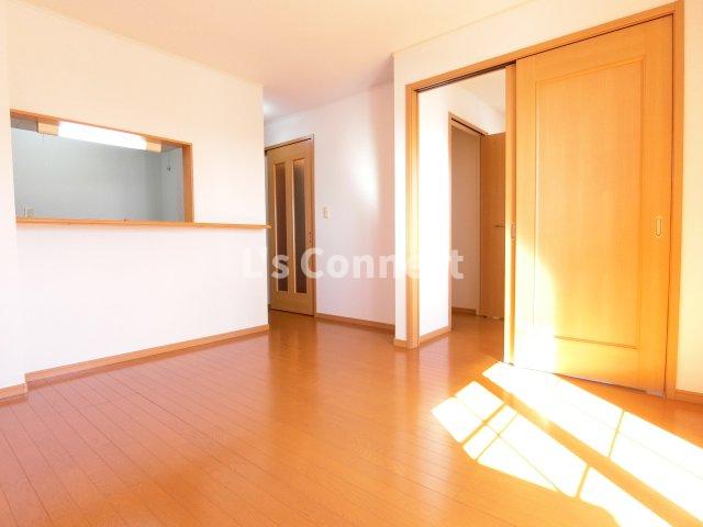 居室・リビング　１１．３帖のＬＤＫ。カウンターキッチンです。