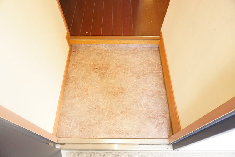 玄関　※別部屋参考写真