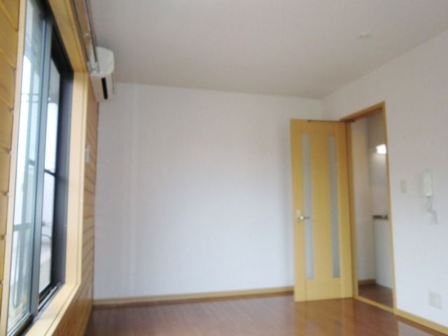 居室・リビング　★広めな８帖洋室フローリングのお部屋です★