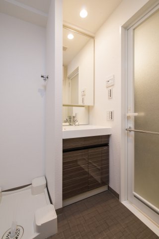 洗面設備　スペースが確保できる洗面所です