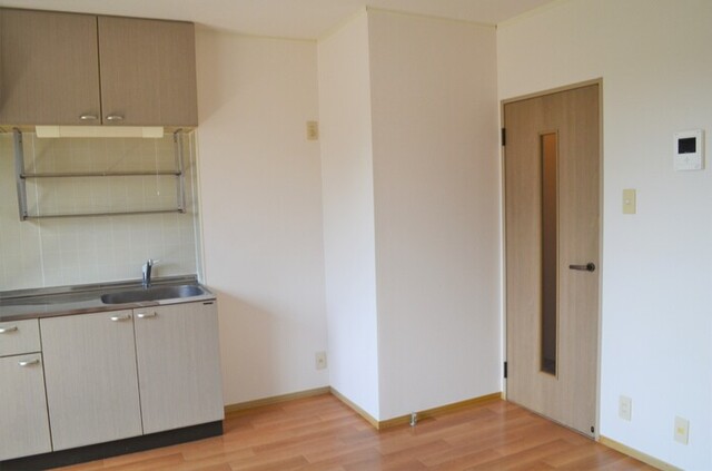 居室・リビング　ダイニングキッチン（別角度）