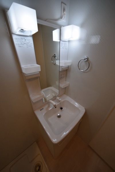 洗面設備　※同建物　反転タイプ別室の参考写真　現況優先