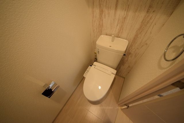 トイレ　※同建物　反転タイプ別室の参考写真　現況優先