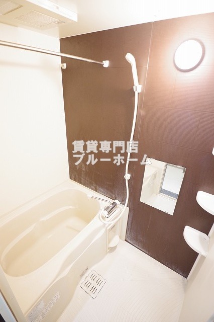 バス・シャワールーム　浴室乾燥機付きのお風呂！