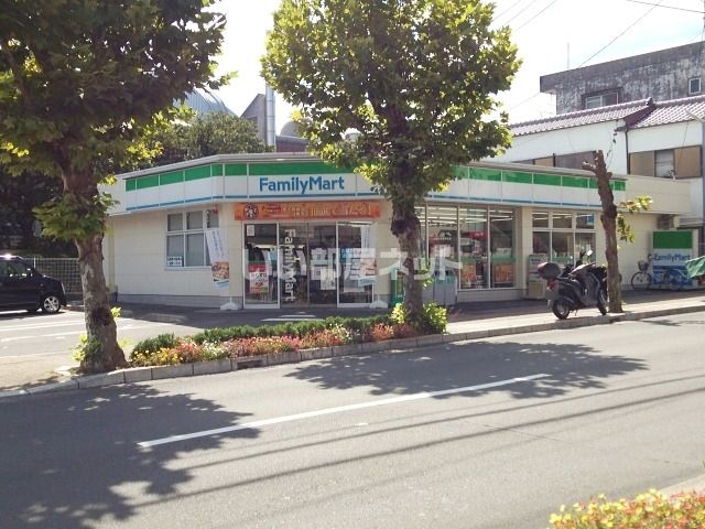 コンビニ　ファミリーマート 長崎油木町店（コンビニ）まで378m