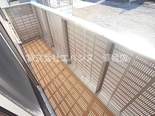 バルコニー　陽当たり良好なバルコニーです