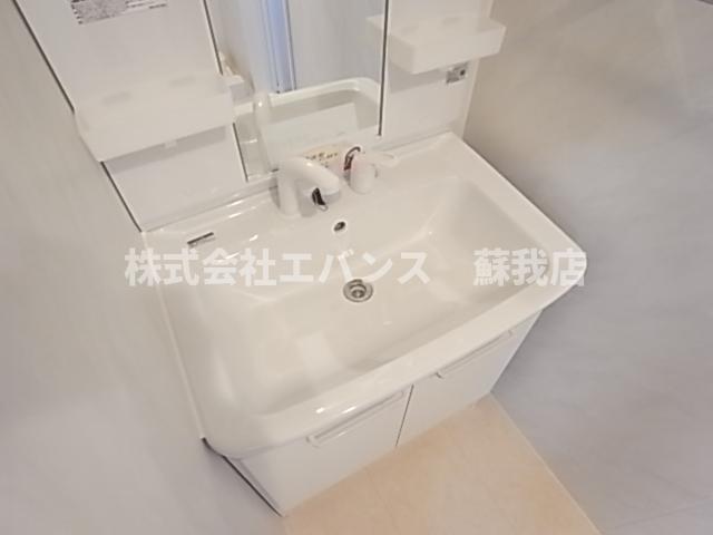 洗面設備　独立洗面台で身支度をすべて済ませてしまいましょう