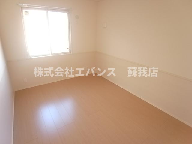 その他部屋・スペース　開放的な寝室です