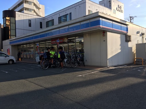 コンビニ　ローソン（コンビニ）まで972m
