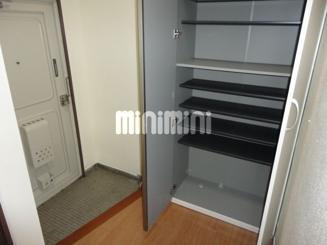 玄関　シューズボックスあります♪