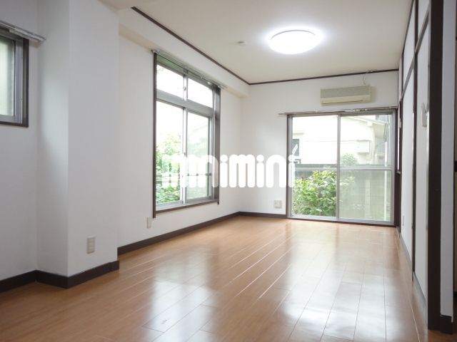 居室・リビング　広々とした２ＬＤＫのリビング♪