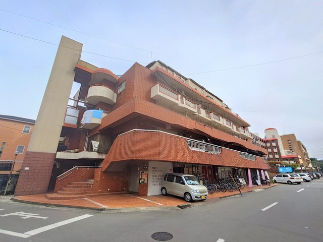 建物外観　スーパーまで徒歩２０秒