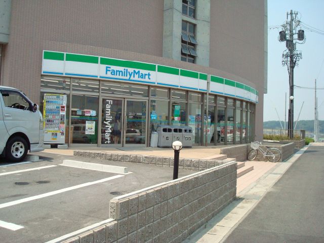コンビニ　ファミリーマート（コンビニ）まで380m