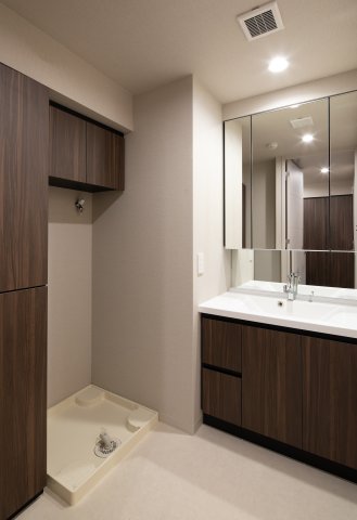 洗面設備　コンパクトで使いやすい洗面所