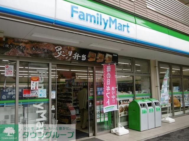 コンビニ　ファミリーマート（コンビニ）まで330m