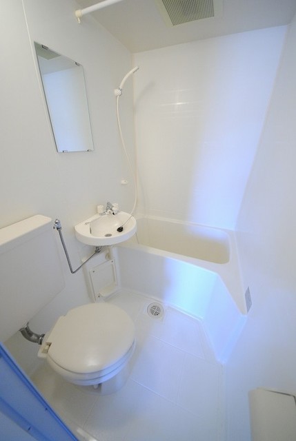 バス・シャワールーム　写真は４０１号室