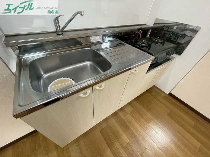 キッチン　同物件別室反転タイプ画像