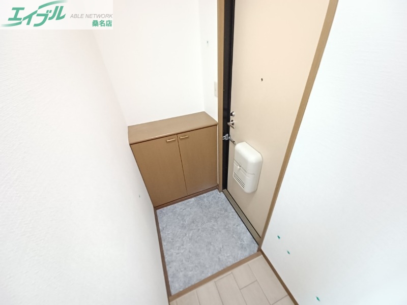 玄関　同物件別室反転タイプ画像