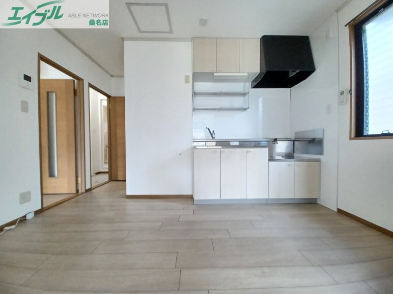 居室・リビング　同物件別室反転タイプ画像