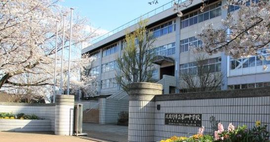 中学校　武蔵野市立第四中学校（中学校）まで988m