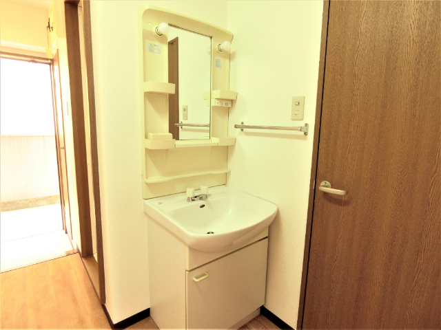 洗面設備　※室内写真は別室サンプル。