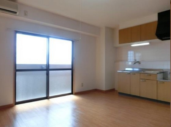 居室・リビング　※他号室の写真です