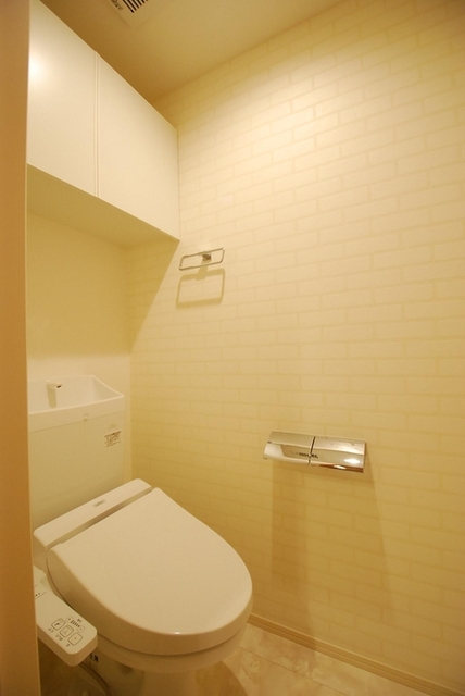 トイレ　２０１　温水洗浄暖房便座