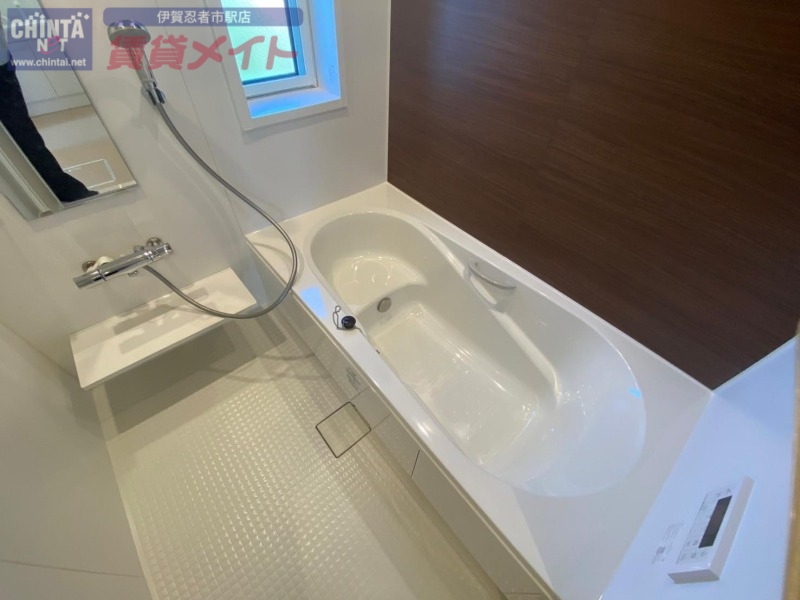 バス・シャワールーム　同型反転タイプのお写真です