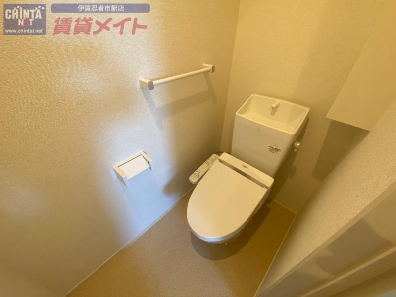 トイレ　同型反転タイプのお写真です