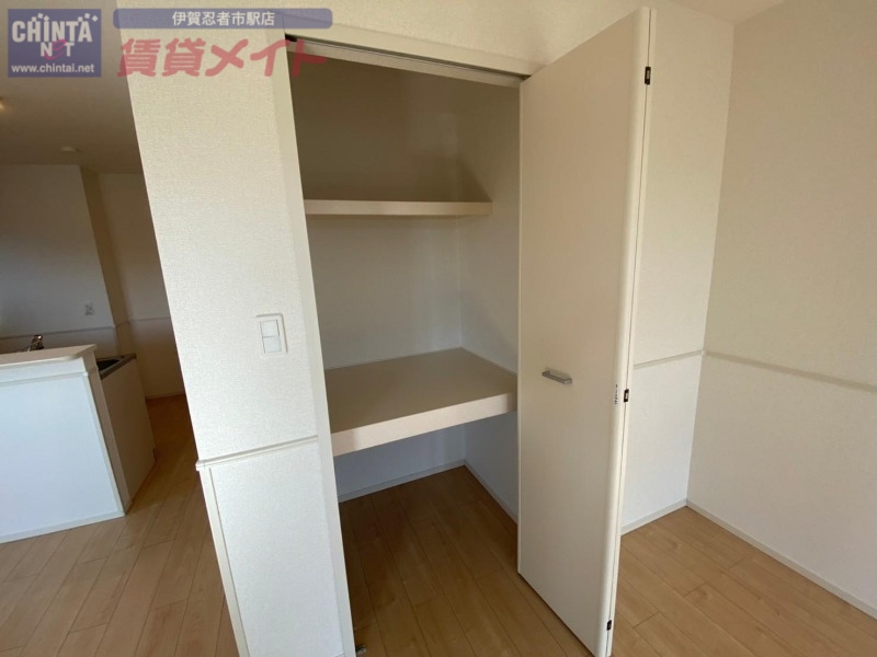 収納　同型反転タイプのお写真です