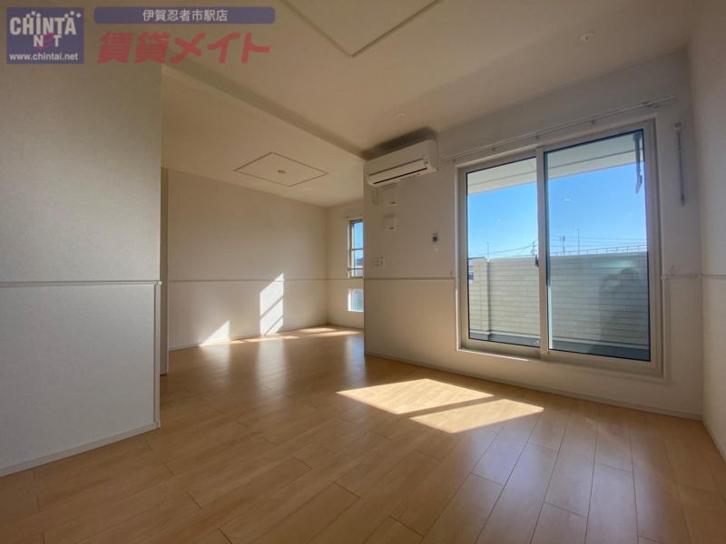 居室・リビング　同型反転タイプのお写真です