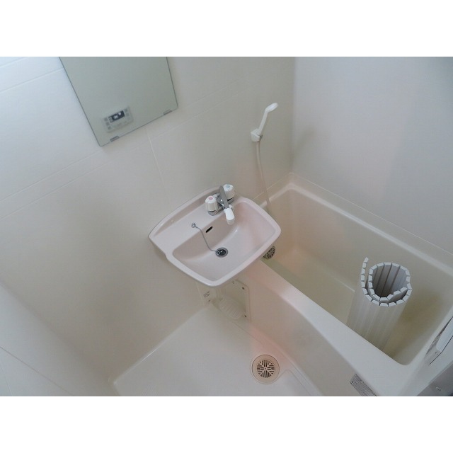 バス・シャワールーム　落ち着いた空間のお風呂です