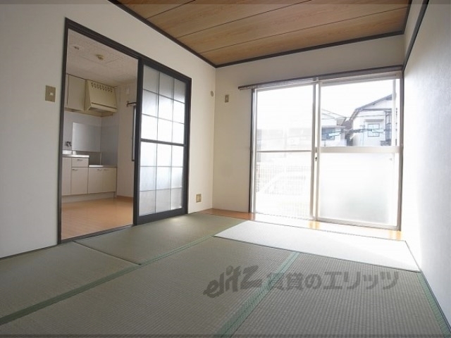 居室・リビング　西側和室